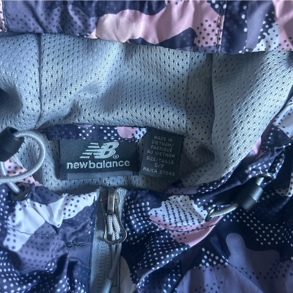 New Balance Womens Small Pink Camo Lightweight Wind Breaker Jacket - Picture 5 of 7